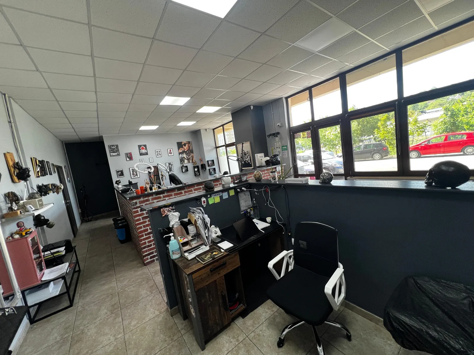 Interiorul Balamuc Tattoo Studio din Iași
